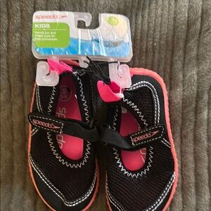 Speedo Kids Water Shoes - Black and Pink - Small (5/6)
